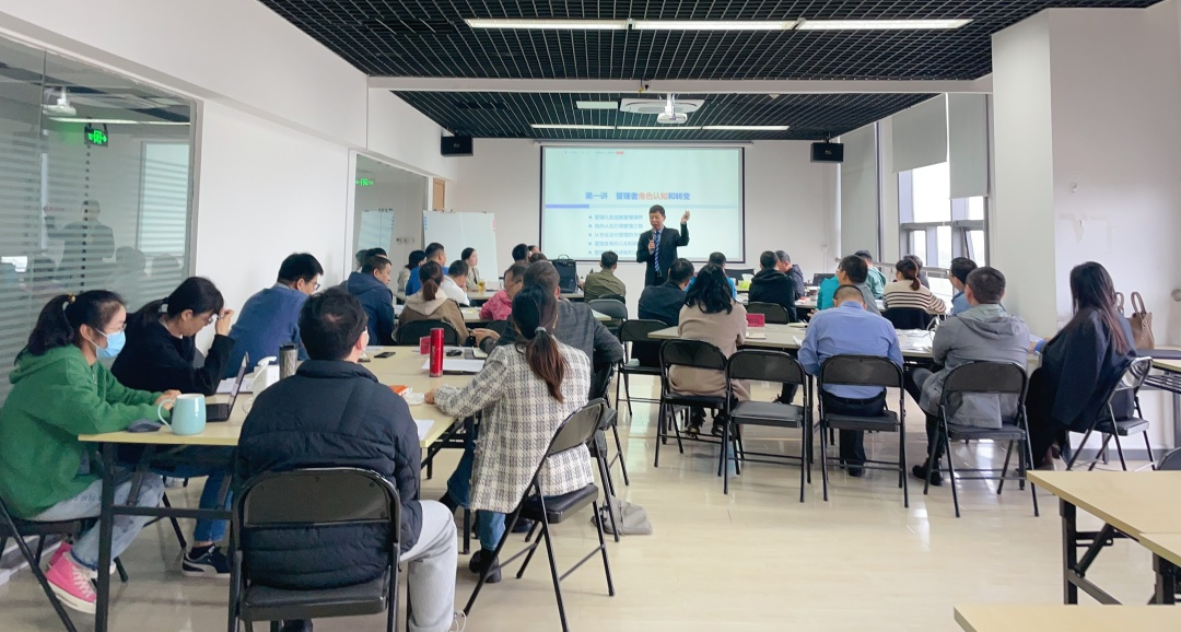 聚势谋远，惟实励新 | 尊龙凯时人生就是搏2023年中高层治理职员培训会圆满竣事